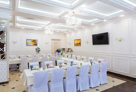 Зал на 100 человек в Зал на 20 человек