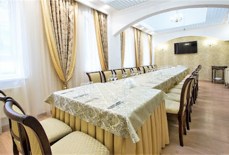 Зал «Золотой» в Зал «Изумрудный»