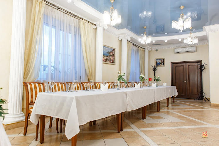 Основной зал  в «Бизнес Отель» фотография №5