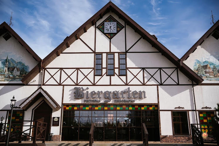 Основной зал в «Biergarten на Елены Стасовой» фотография №8
