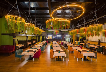 Основной зал  в Малый банкетный зал 