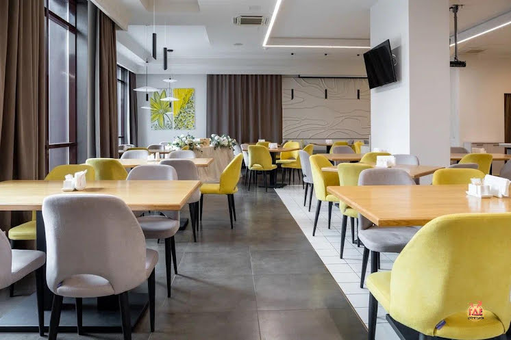 Основной зал  в «Divine на Назарбаева» фотография №2