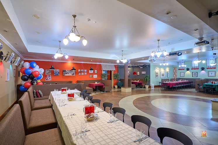 Основной зал  в «Zinger» фотография №16