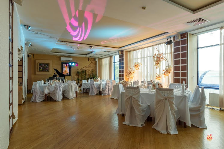 Зал ресторана  в «Александровский сад» фотография №4