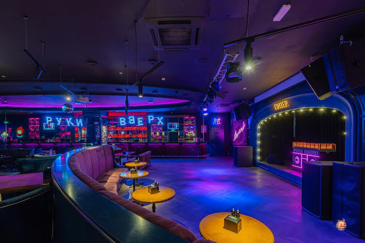 Основной зал  в «Руки ВВерх! Бар / Родео» фотография №19