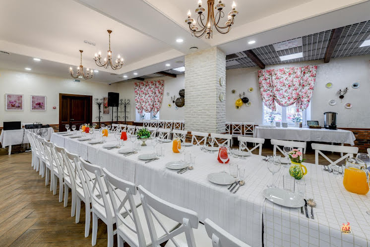 Основной зал  в «Ла Прованс» фотография №6