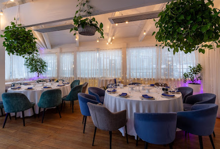 Веранда в VIP-зал в ночном клубе 