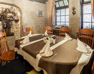  ресторан Српска Кафана на Монтажников