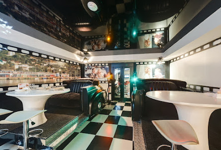 Зал режиссера Якина в Зал «Квартира Шпака»