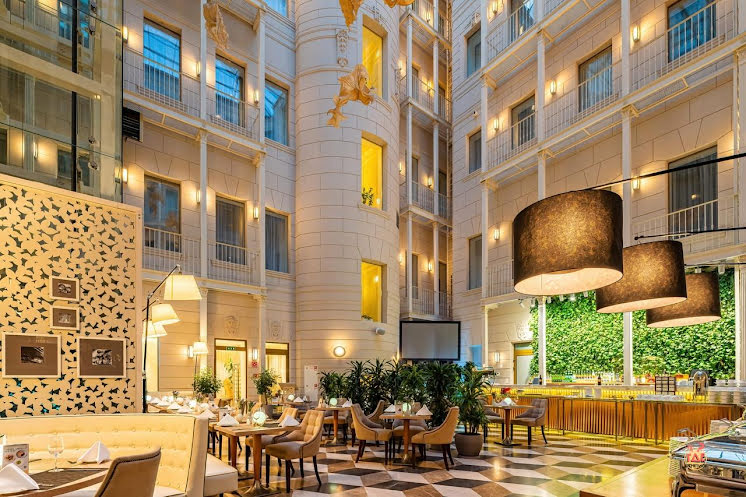 Атриум "Вино и вода" в «INDIGO St. Petersburg-Tchaikovskogo» фотография №4