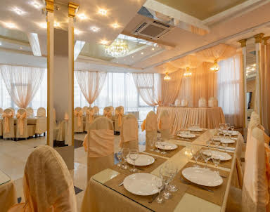  ресторан У Озера ​на Героев Космоса