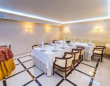  ресторан ЛЕОН на Металлургов