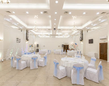 День рождения в Almond