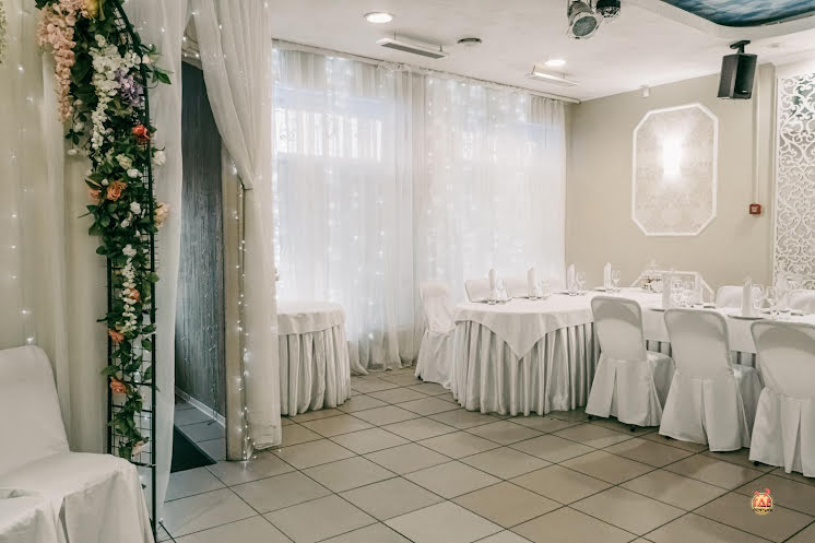 Основной зал  в «В двух шагах на Королева» фотография №7