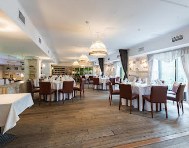  ресторан Stroganoff Bar & Grill