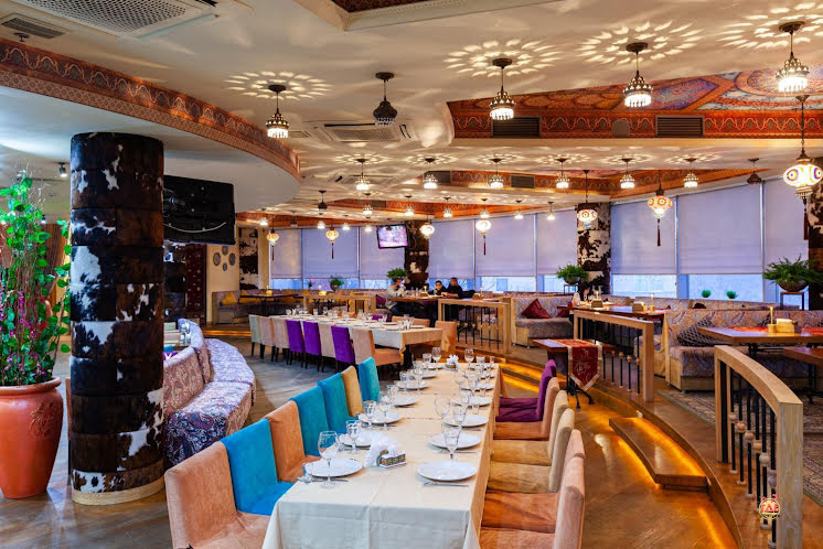 Основной зал в «Чайхана Сезам на Рябиновой» фотография №5