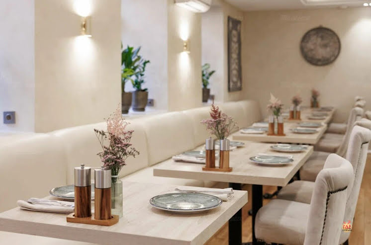 Зал с витражными окнами  в «Сунжа» фотография №3