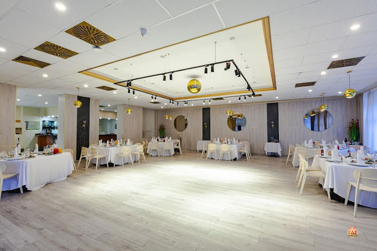 Зал ресторана в «Истра Гарден» фотография №10