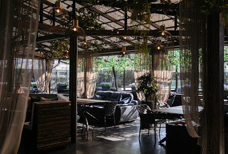 Зал "Летняя терраса" в Зал "Бар"