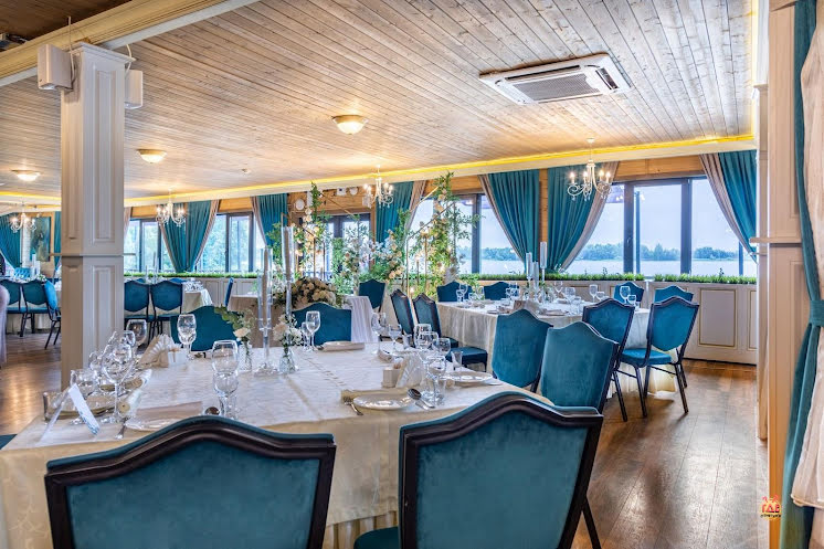 Основной зал в «Жульен» фотография №1