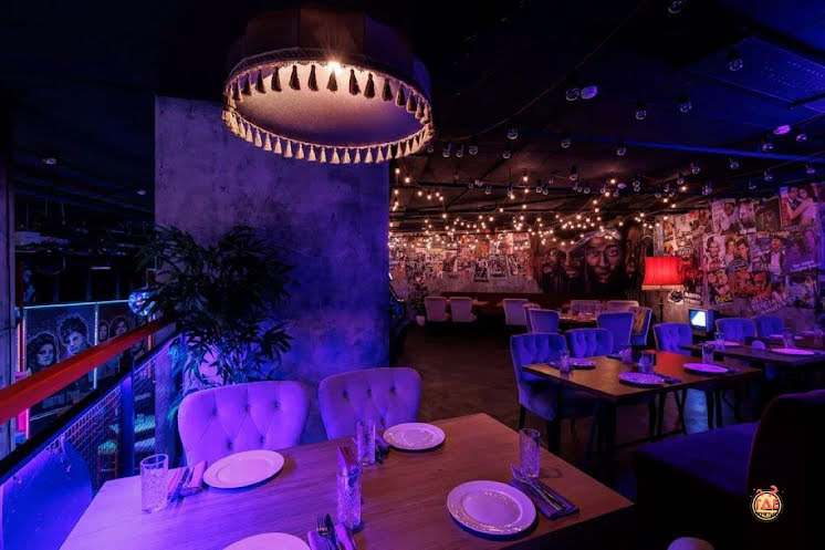 Зал на втором этаже в «Руки ВВерх! Бар Мытищи» фотография №2