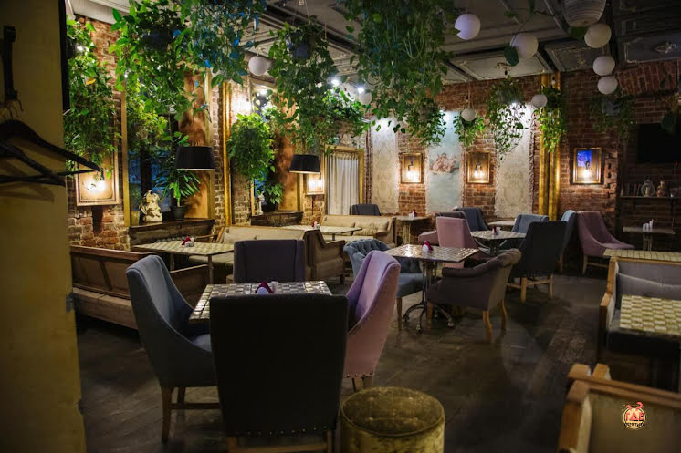 Основной зал  в «Плюш» фотография №3