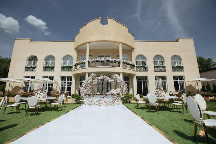 Летняя терраса в саду  в «Villa Barvikha 135» фотография №8