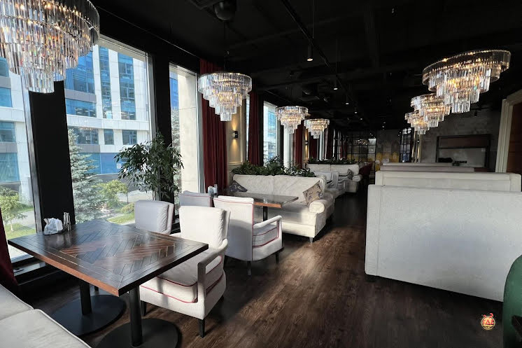 Основной зал  в «Everest» фотография №14