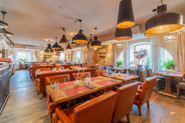 Основной зал второго этажа в «Хочу Харчо» фотография №18