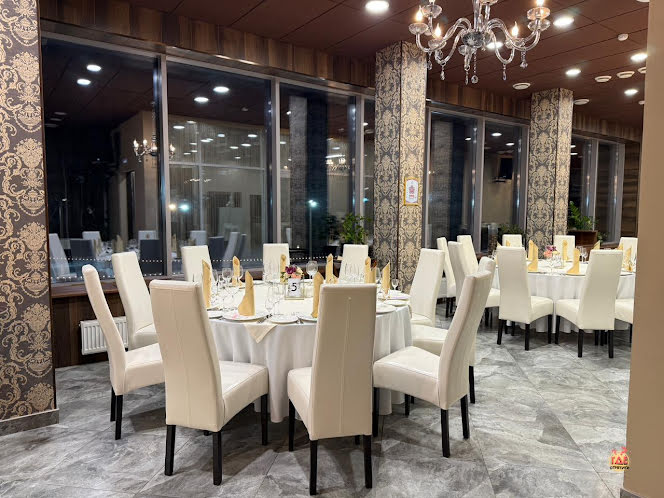 Основной зал ресторанного комплекса в «БОР» фотография №13