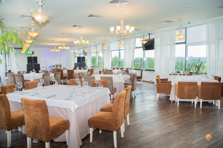 Зал «Панорама-сад» в «Panorama Steak House» фотография №13