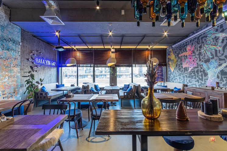 Основной зал  в «Накатули-бар» фотография №4