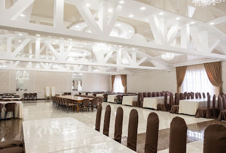 Зал на 400 человек в Зал на 300 человек 