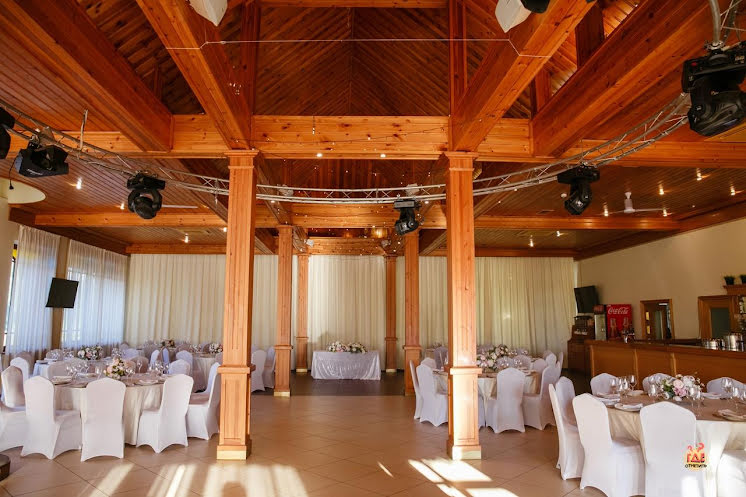 Основной зал в «Красный кабачок» фотография №3