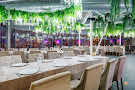 Основной зал в «SKY8 Terrace&Grill»