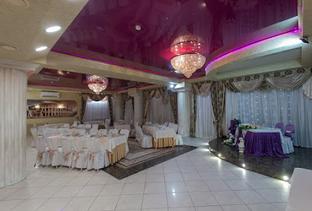 Зал на 150 человек в Зал на 50 человек