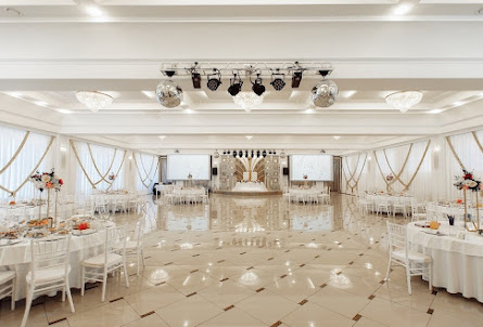 Гранд Холл в Красный зал