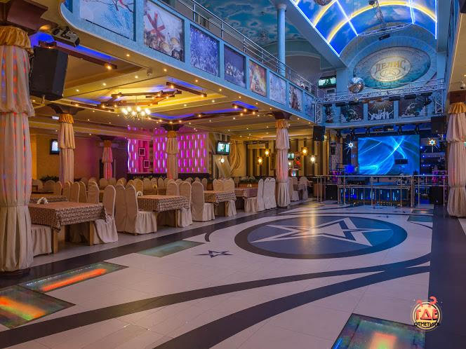 Основной зал  в «Делис» фотография №4