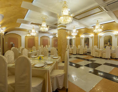  ресторан У Озера ​на Героев Космоса