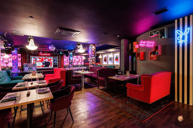 Основной зал в «Руки ВВерх! Бар Пушкино» фотография №17