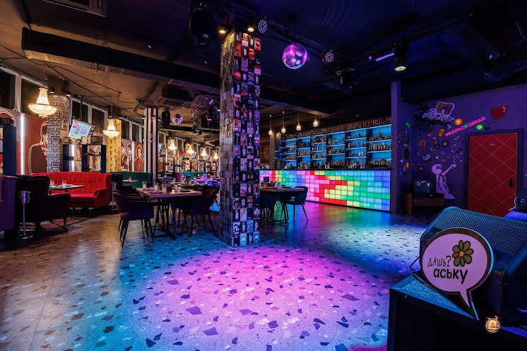 Основной зал в «Руки ВВерх! Бар Химки» фотография №19