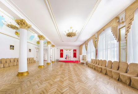 Зал «Колонный» в Зал «Каминный»