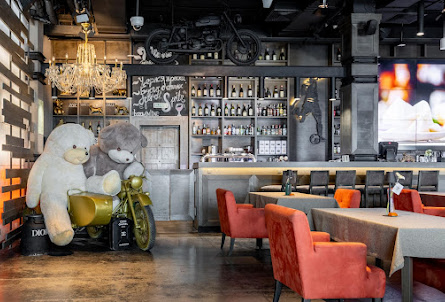 Основной зал в Черный зал