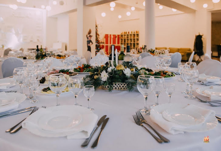 White Hall в «Репинская» фотография № 1
