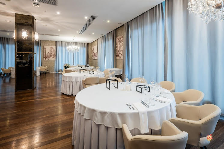 Ресторан PARIS в «DoubleTree by Hilton Novosibirsk» фотография №9