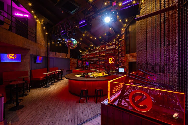 Основной зал с танцполом в «Небар на Пятницкой» фотография №1