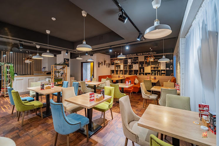 Зал на 1 этаже в «По чесноку на Академика Королева» фотография №3