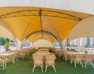  ресторан Гуси-Лебеди