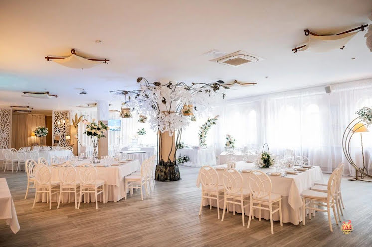 Большой банкетный зал в «9PARROTS» фотография №1