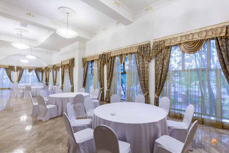 Большой банкетный зал в «Загородный» фотография №12